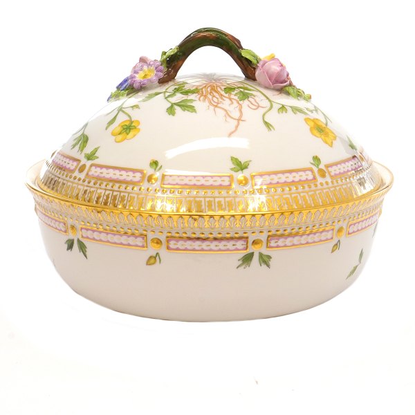 Royal Copenhagen Flora Danica rund terrin / lågskål #3568. "Ranuncutus repens L.". År 1961-62. H: 17cm. D: 23,5cm