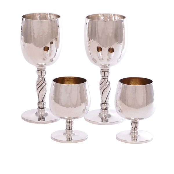 Set of four sterlingsilver cups made by Holmsted, Denmark. H: 18 & 9cm. W: 1.068gr
