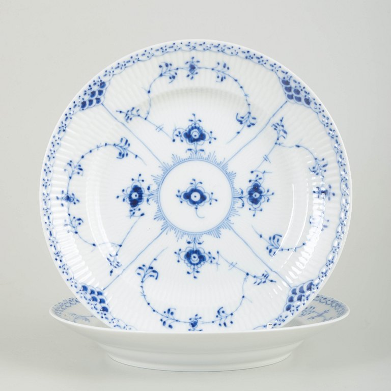 Royal CopenhagenTwo lunch plates, model 1/572.