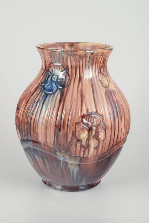 Roskilde Lervarefabrik
Stor keramisk vase med reliefornamentik, 1920/30’erne.