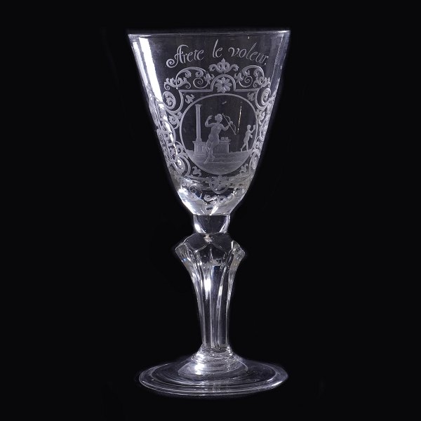 Glass goblet. H: 20,5cm