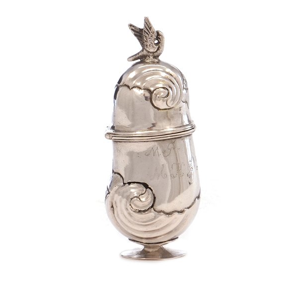 Hovedvandsæg i sølv såkaldt "Haneæg". Ustemplet. H: 8,5cm