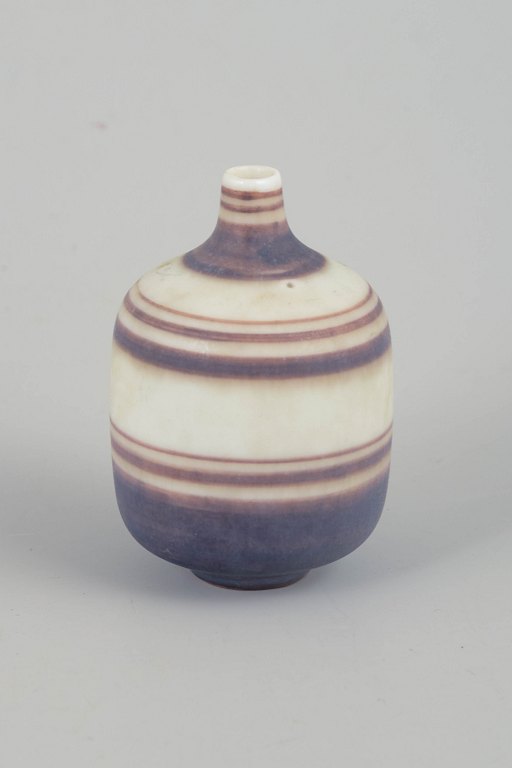 Gunnar Nylund for RörstrandMiniaturevase, midt 1900-tallet.