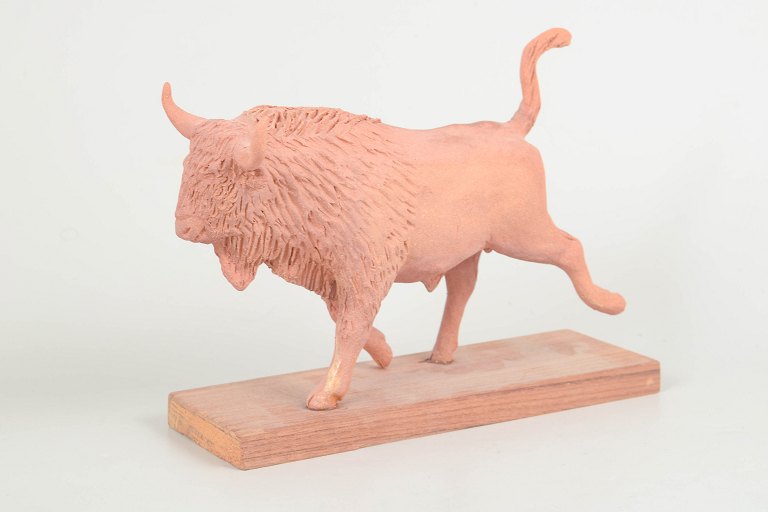 Nils-Erik Zetterström, bull figure on wooden base.