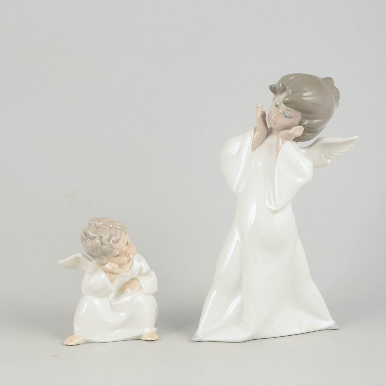 Lladró figurines, set of two angels.