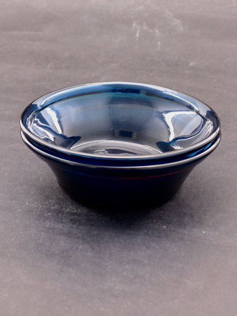 A pair of blue ymer bowls