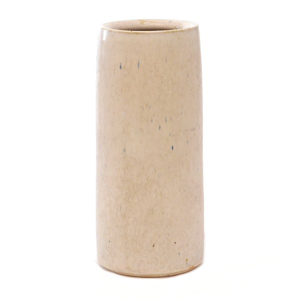 Saxbo vase i lys blå nistret glasur signeret "Saxbo Lillian -66". H: 16,5cm