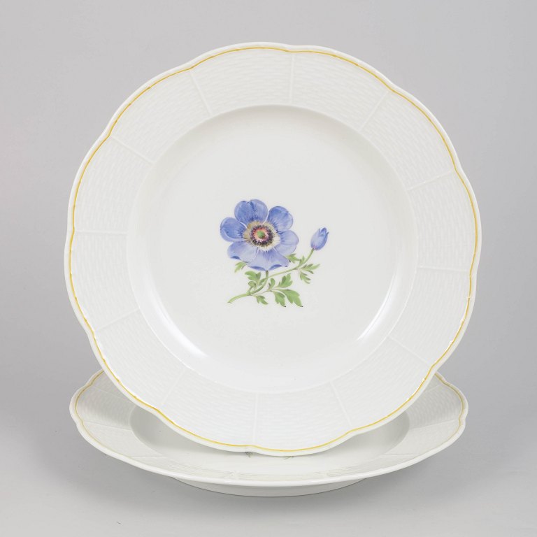Meissen, set of two dinner plates.