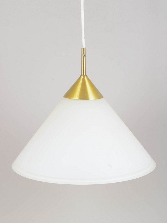 Dansk design pendel i opalglas og messing.