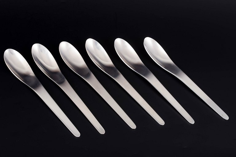 Arne Jacobsen for Georg Jensen, set of six dinner spoons.