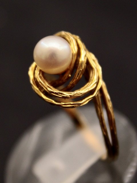 14 karat guld ring med ægte perle