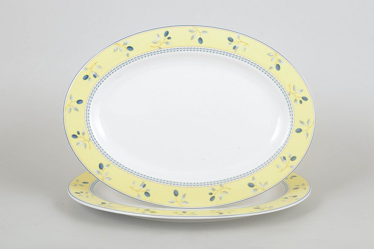 Royal Doulton, Blueberry, pair of serving dishes.